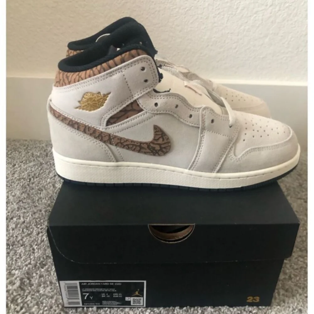 Nike Air Jordan 1 Mid SE Brown Elephant Light Sneakers 7Y